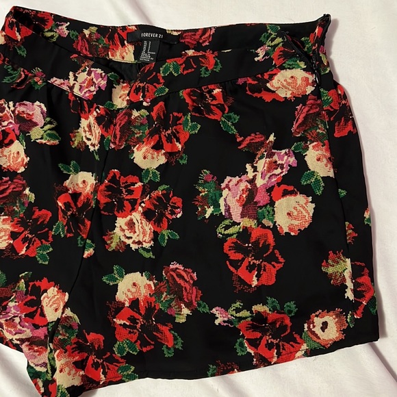 Floral shorts - Picture 2 of 2